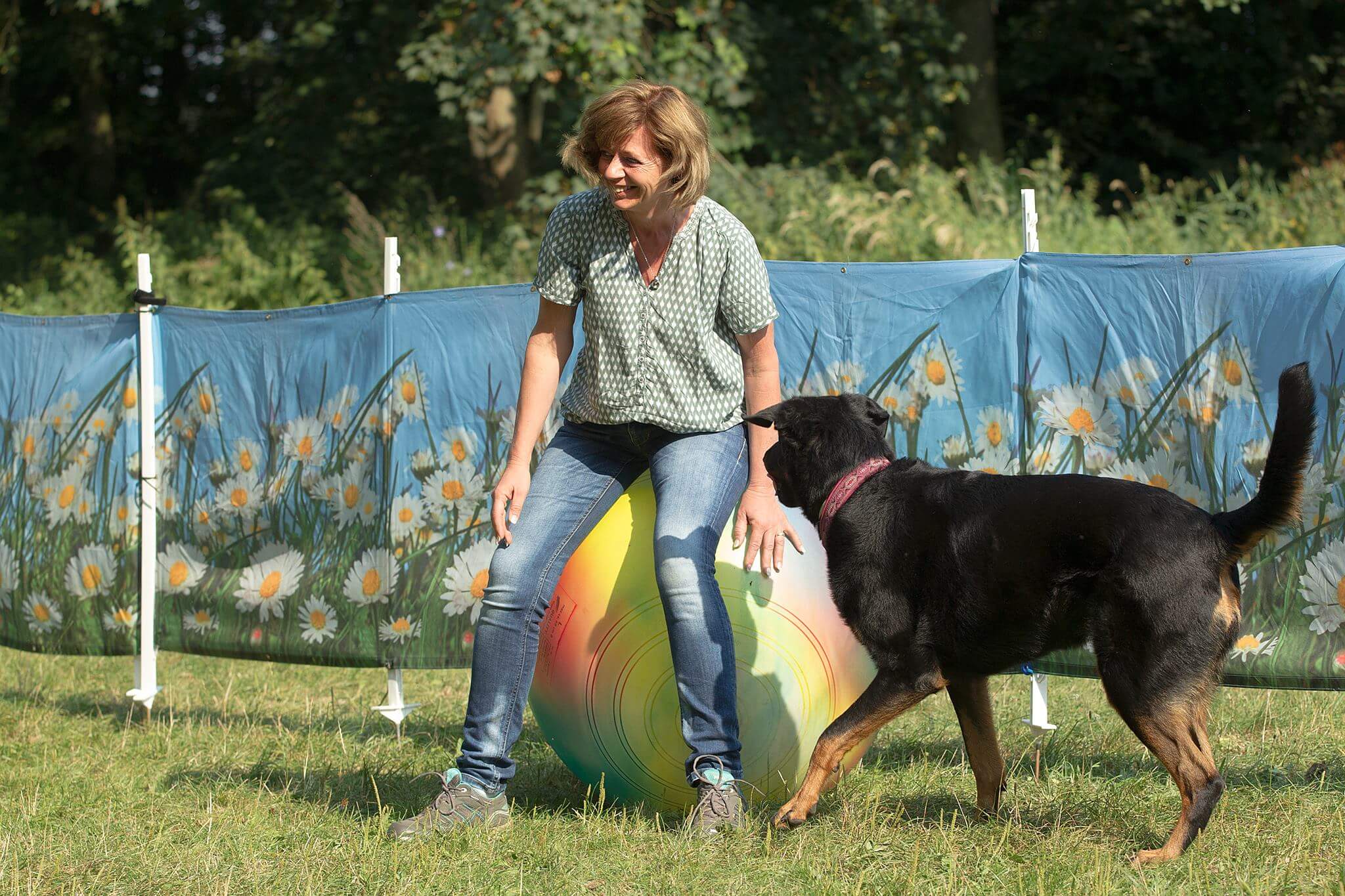 Irene Hoffmann leitet eine Hundeschule in München Allach-Untermenzing.