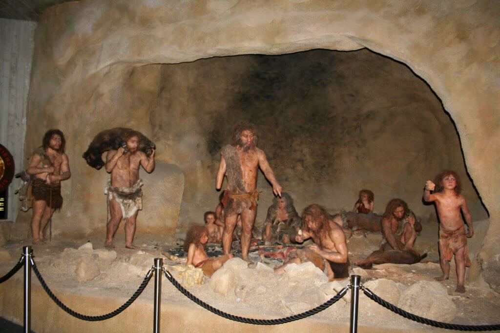 Das Neanderthalermuseum zeigt lebensgroße Figuren. Es ist eins der ungewöhnlichsten Museen in NRW.