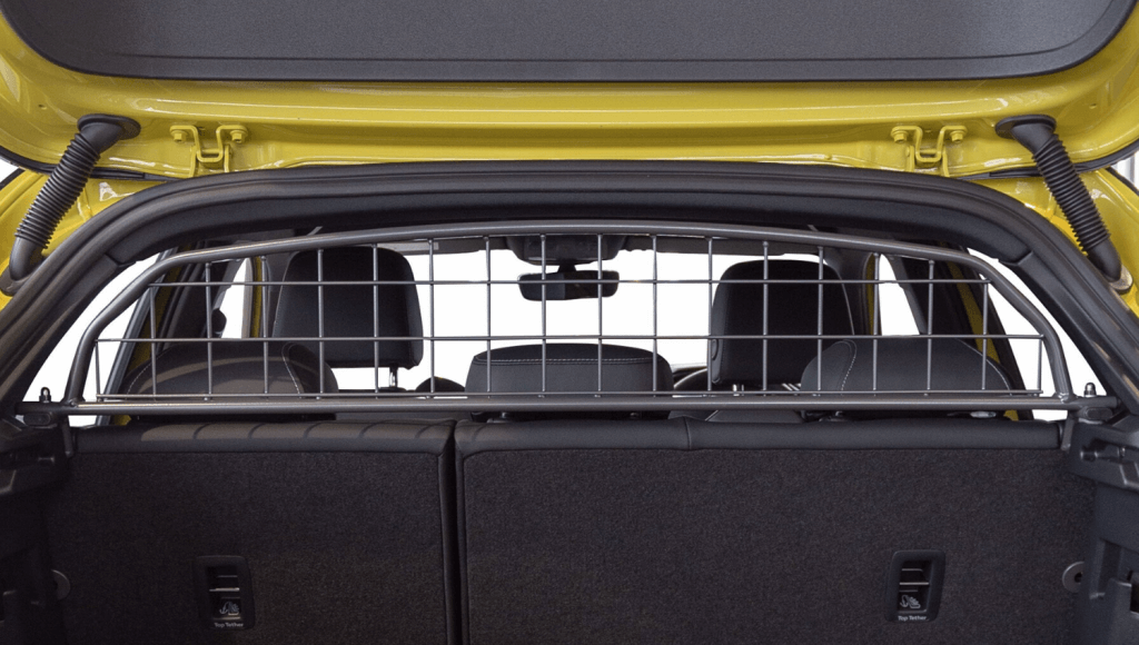 Das Hundegitter für Audi A1 wird speziell für dieses Fahrzeugmodell hergestellt. Es sorgt dafür, dass der Hund im Kleinwagen so gut wie möglich gesichert ist.