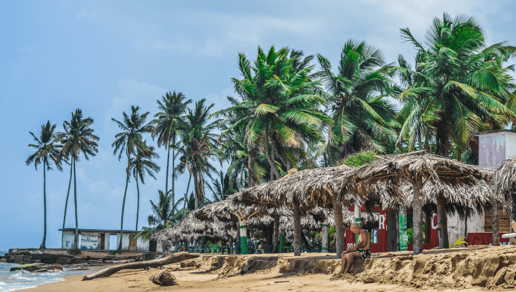 Die Kapverdischen Inseln sind für Urlaub über Weihnachten ideal, denn die Sonne scheint garantiert. Man kann am Strand entspannen und unter Palmen die Festtage genießen. © Unsplash.com