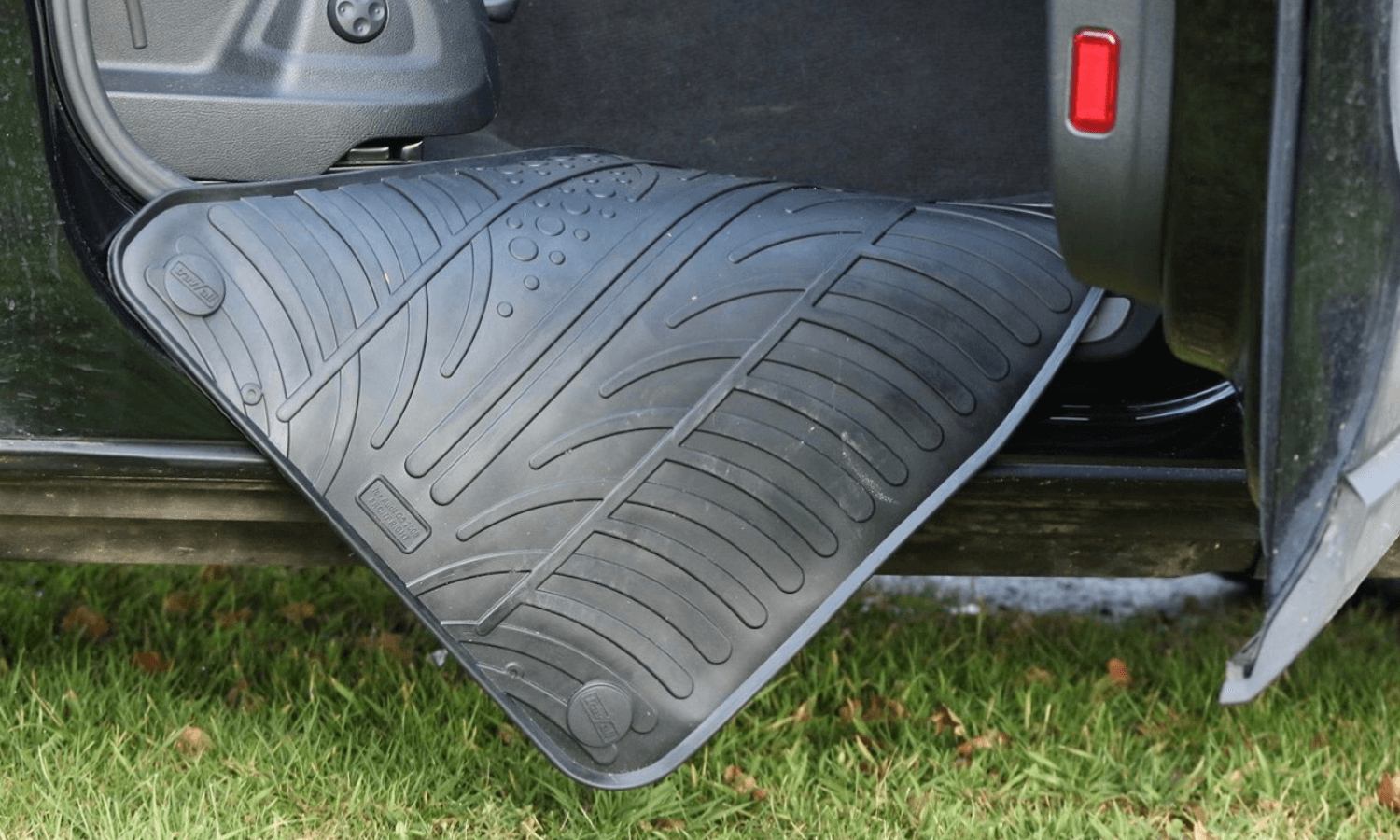 Autofußmatten: Wie kann man Auto Fußmatten reinigen ➤ AUTODOC BLOG