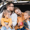 Mit Kindern in den Urlaub: So wird die Autofahrt weniger stressig