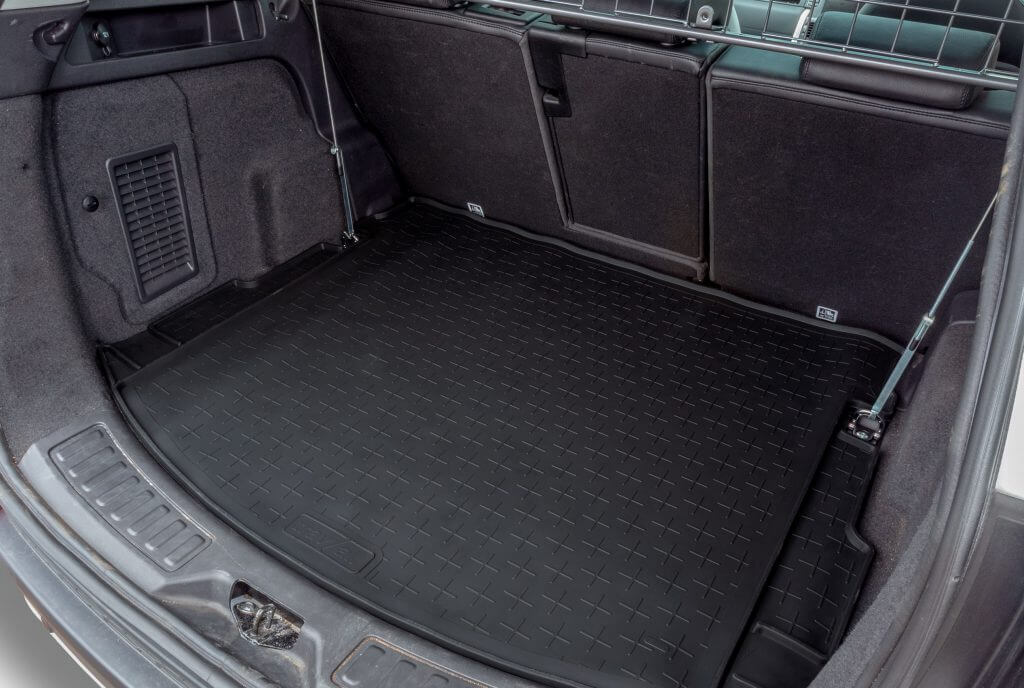 Travall Liner installed in the trunk of the Land Rover Discovery Sport. 